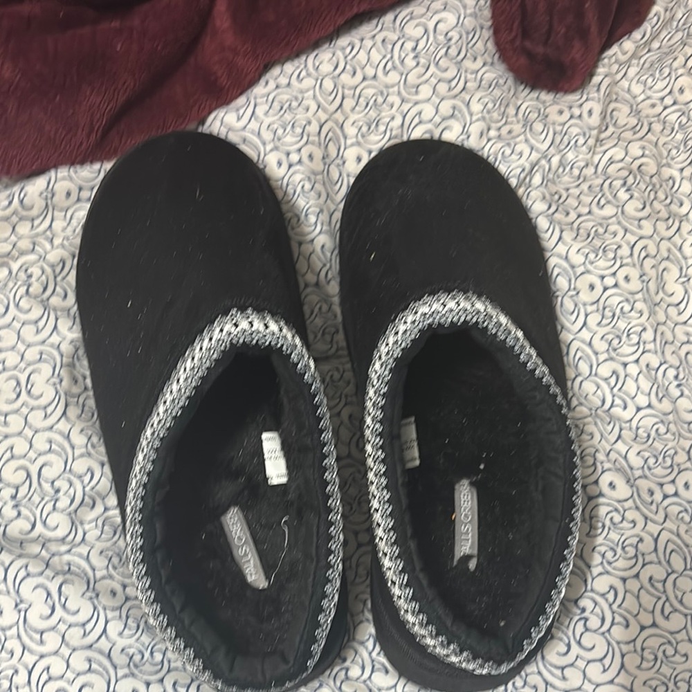 Women’s Black Slippers